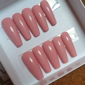 Press on nails